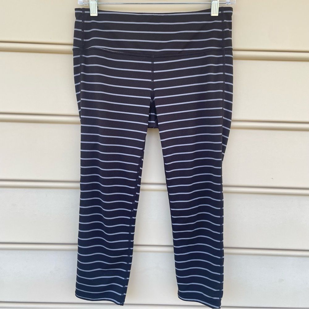 Athleta Capri Charcoal White Striped Athleisure Leggings Casual Medium